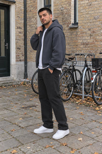 Heavyweight Zip-Up Dunkelgrau - Model, Streetstyle