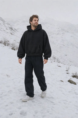 Zum Matterhorn Hoodie Schwarz - Model, Alpenkulisse